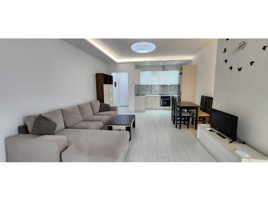 Jepet me qira apartament 2+1 pranë Shkollës së Baletit