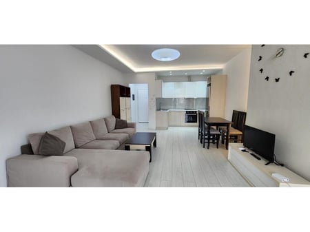 Jepet me qira apartament 2+1 pranë Shkollës së Baletit