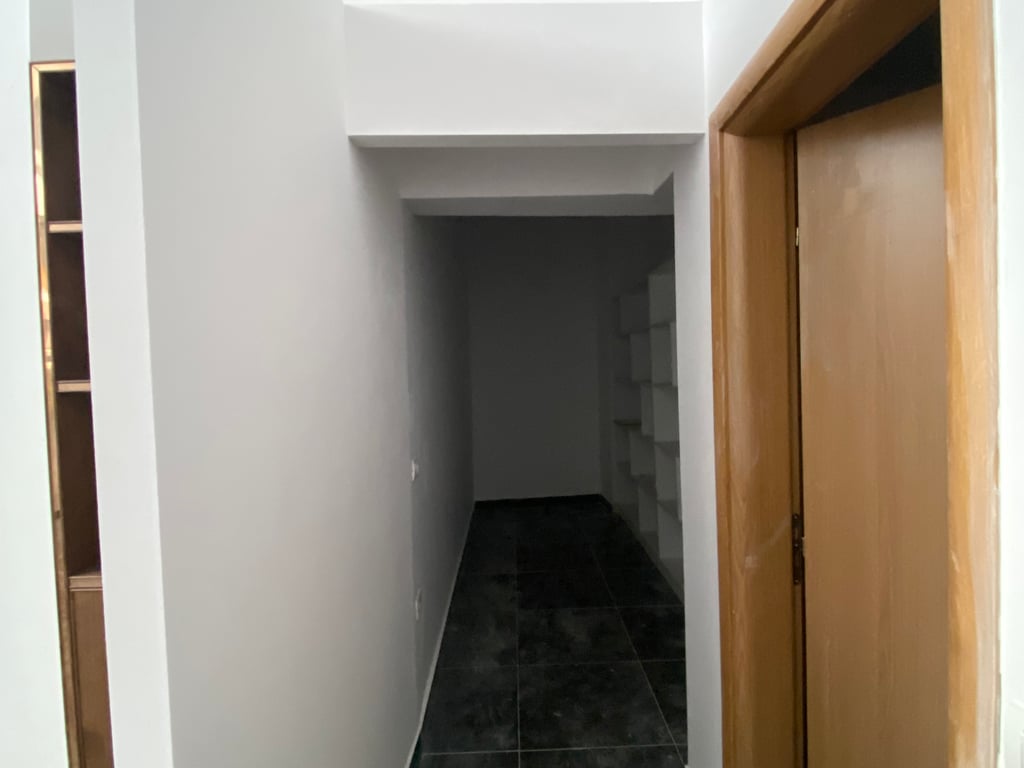 Jept dyqan me qira te kthesa e kamzes