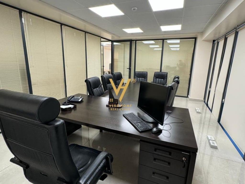 JEPET ZYRE 150M2 ME QERA TE RRUGA E ELBASANIT 1.700 EURO