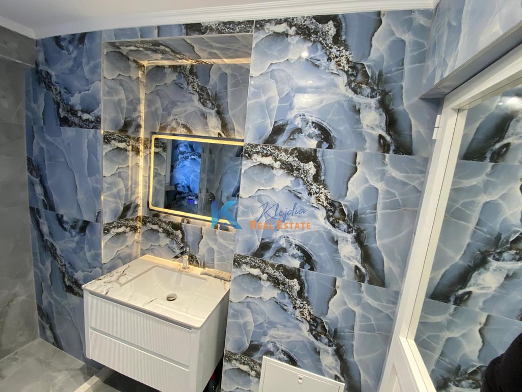 Appartamento 2+1+2 in vendita in Via Durresit