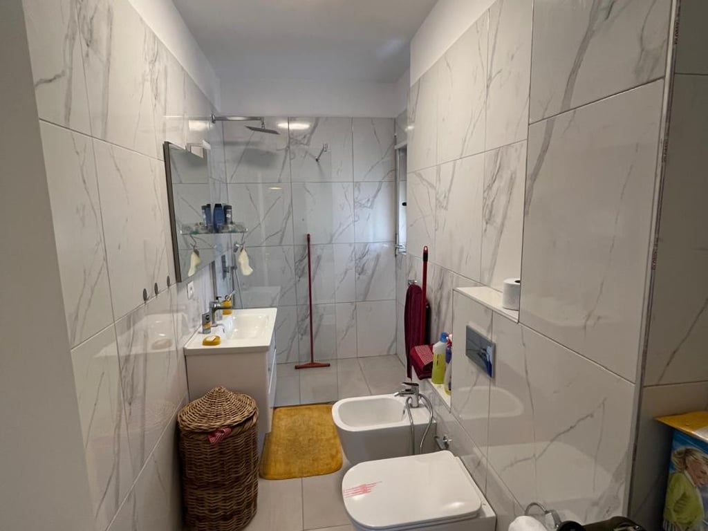 Shes Apartament 2+1 tek Rruga Gjon Buzuku