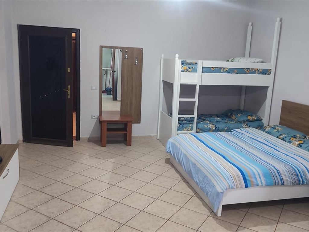 VENDESI APPARTAMENTO 50M2 95000 EURO LUNGOMARE DI VLORE