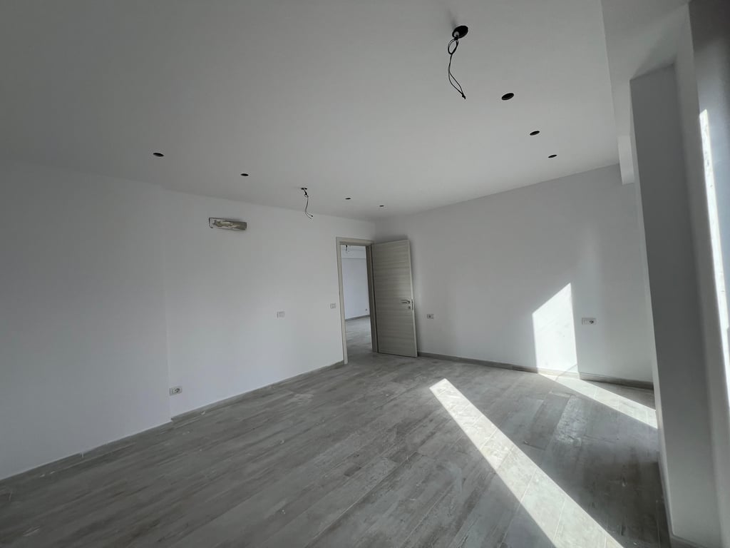 Ambiente ufficio in affitto, Via Kavajë