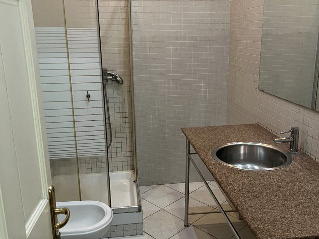 Apartament 1+1 per qira afer Pazarit te Ri, Rruga Hoxha Tahsim