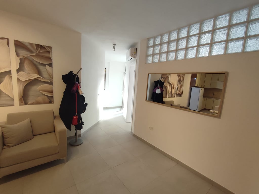 Jepet me qera apartament 2+1 ne Myslym Shyri,per zyra ose banim