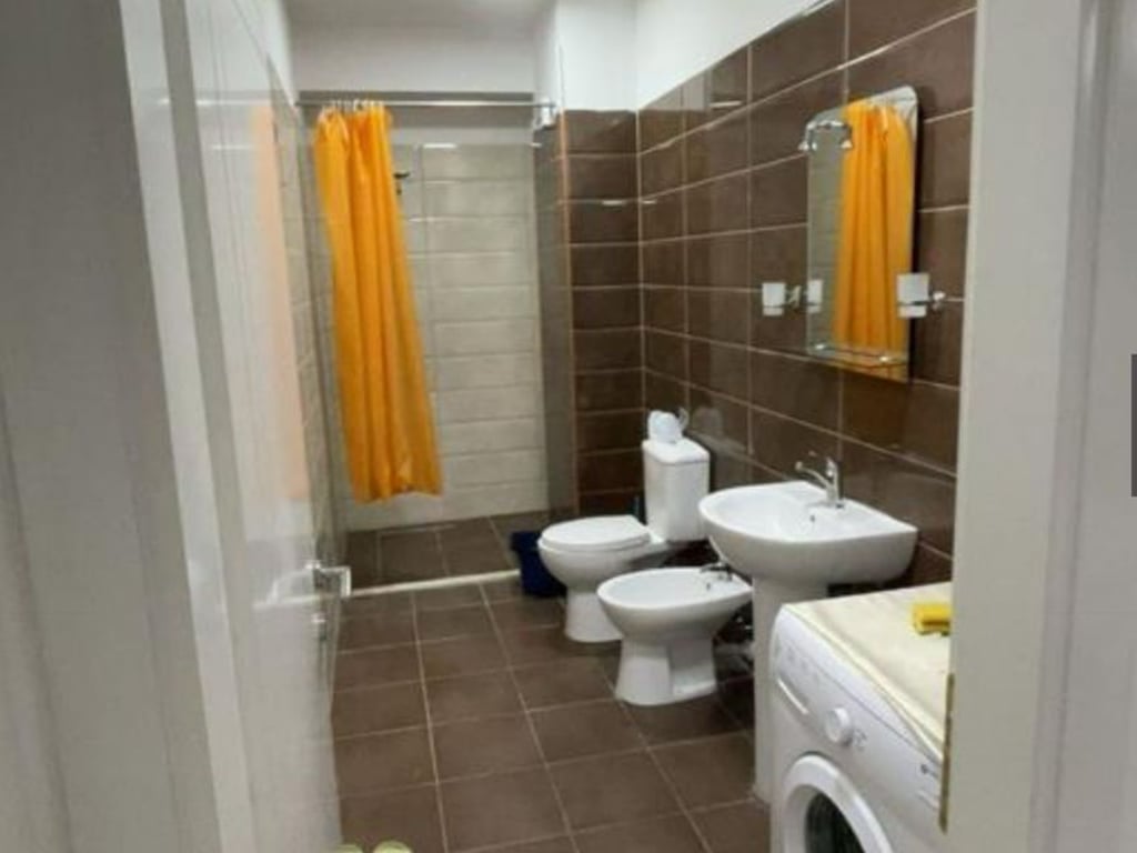 Apartament Me Qera 2+1 Tek Komuna e Parisit (ID B2201294) Tirane