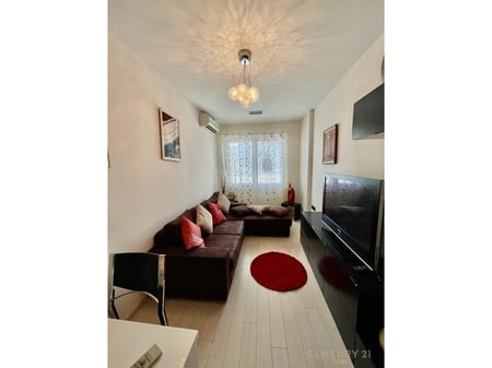 Appartamento 1+1+2 in affitto all'inizio di via Kavajë.
