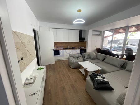 Affittasi appartamento 2+1 a Zog te Zi 700 euro.