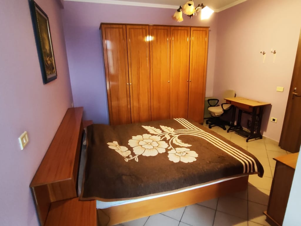 Jepet me qera apartament 2+1 ne Ali Demi 450 euro