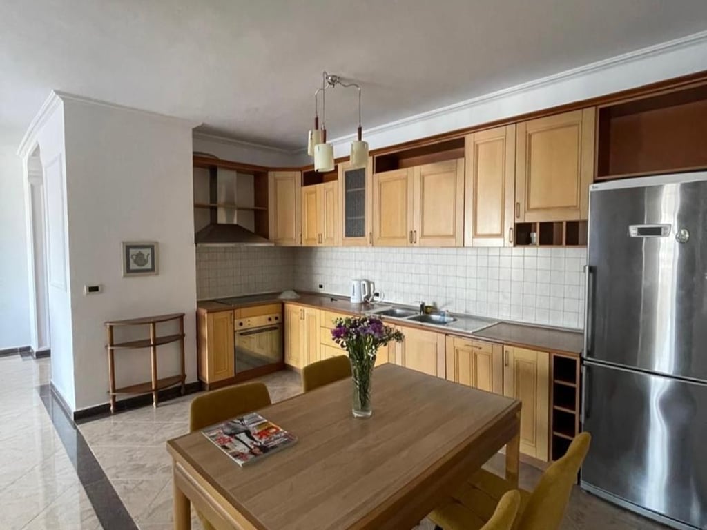 Jepet me qera Apartament 2+1+2 ne bllok 