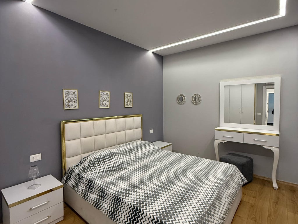 Affittasi appartamento 1+1 ad Arlis, vicino alla Farmacia n. 10 in Via di Dibra.