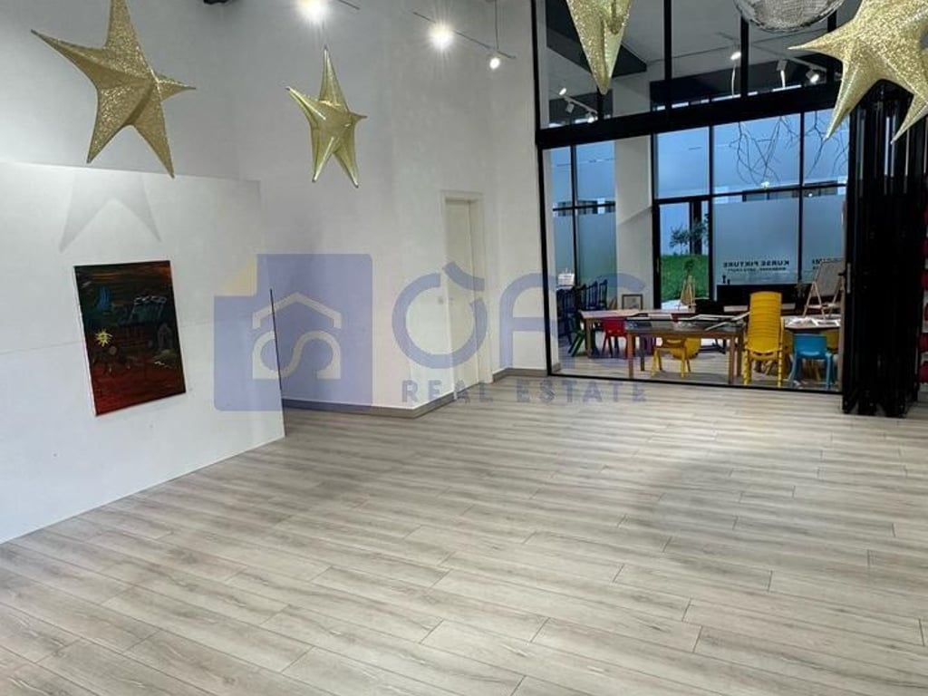 Commercial space for rent – suitable for entertainment and cultural activities.