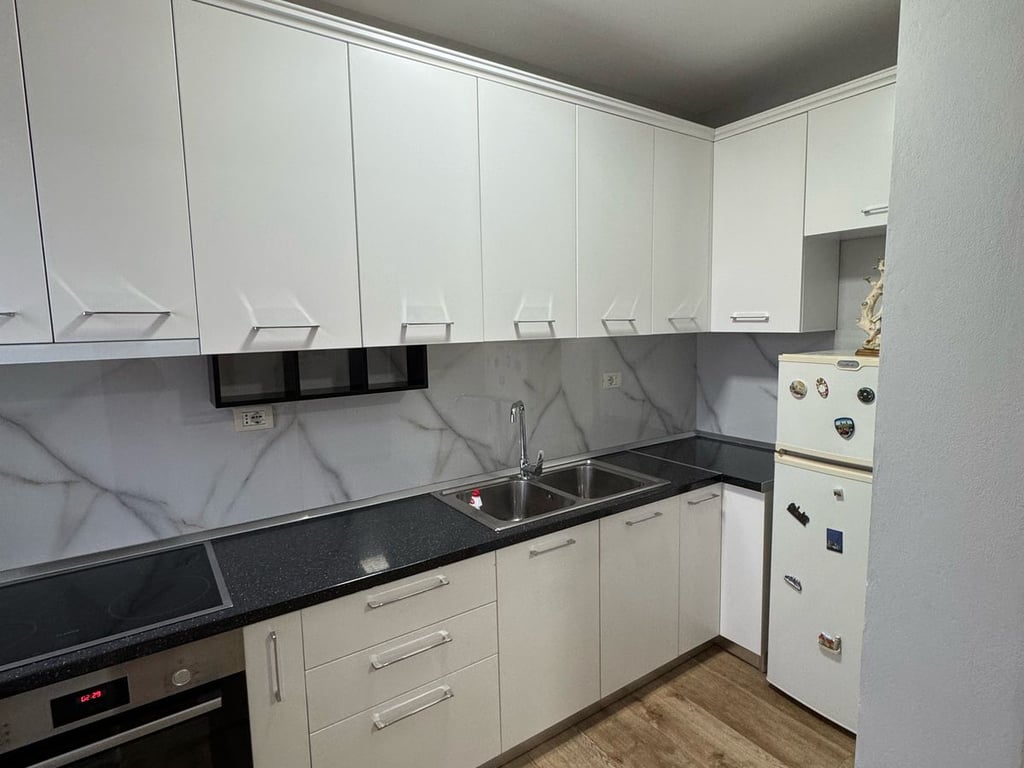 Jepet me qera apartament 1+1 ne Myslym Shyr 600 euro