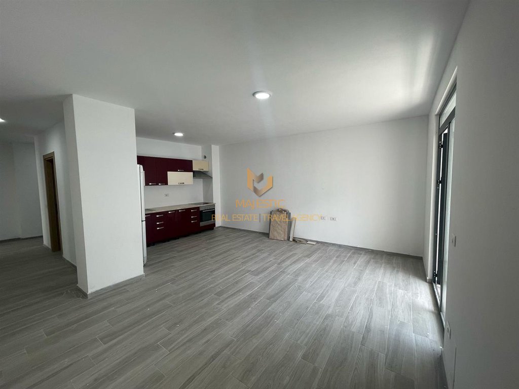 Si offre appartamento 3+1 in via 5 maggio.