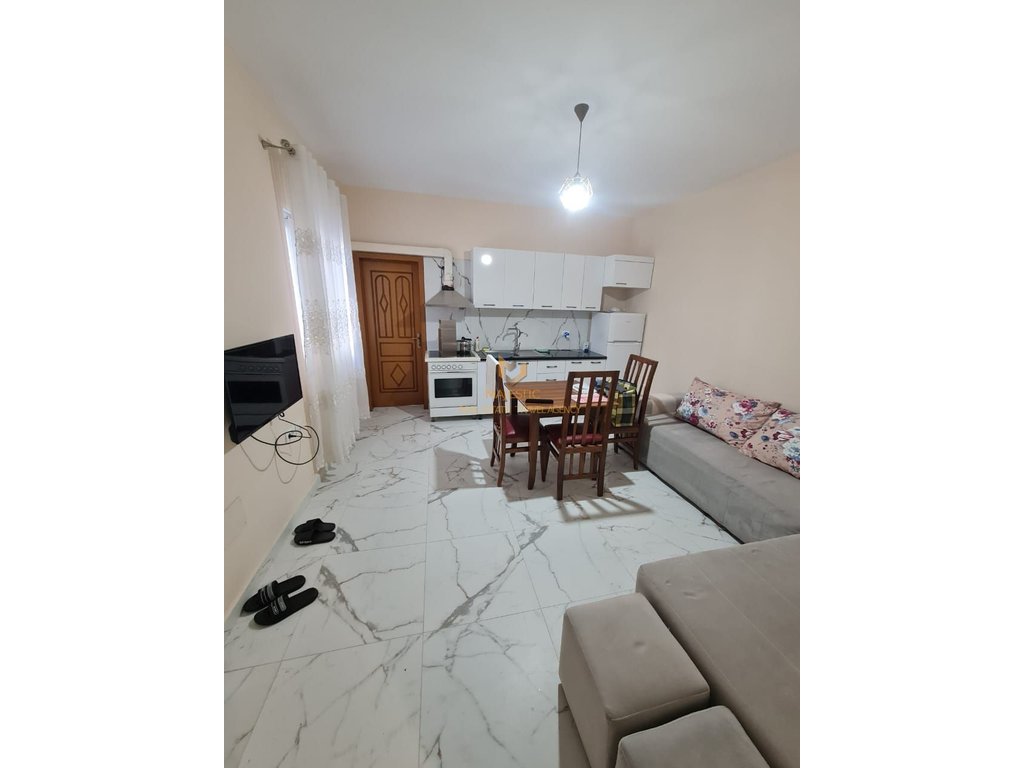 2+1 apartment with parking available in Kinostudio.
