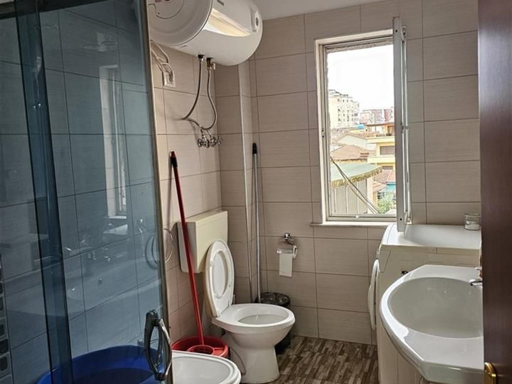 Jepet me qera Apartamenti 2+1, Myslym Shyr prane Tregut Cam Cmimi: 500 euro
