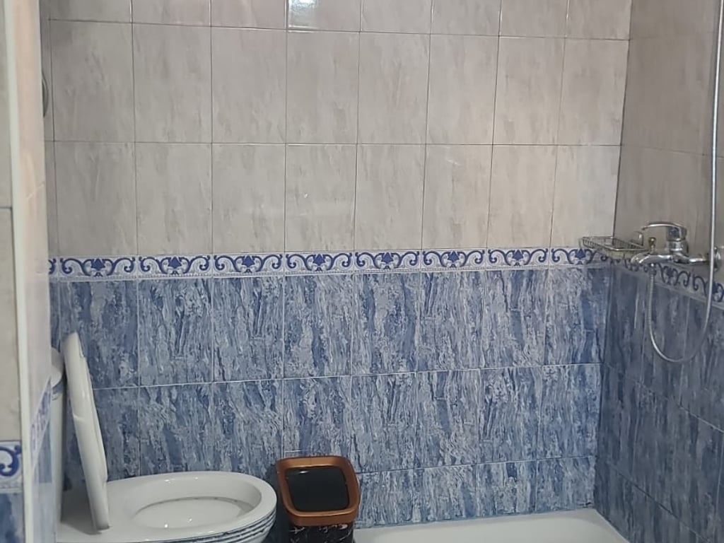In the Bardhyl Street area, a furnished 3+1 apartment is available for rent for 700 Euros.