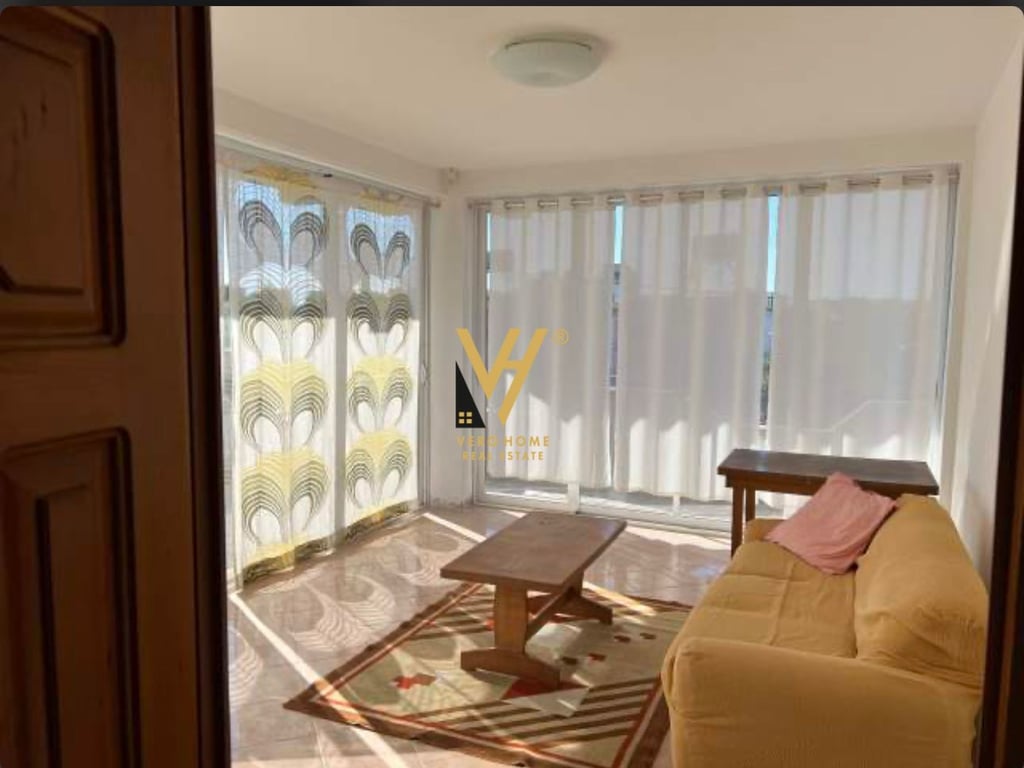 VENDESI VILLA A TRE PIANI A DURAZZO 250.000 EURO