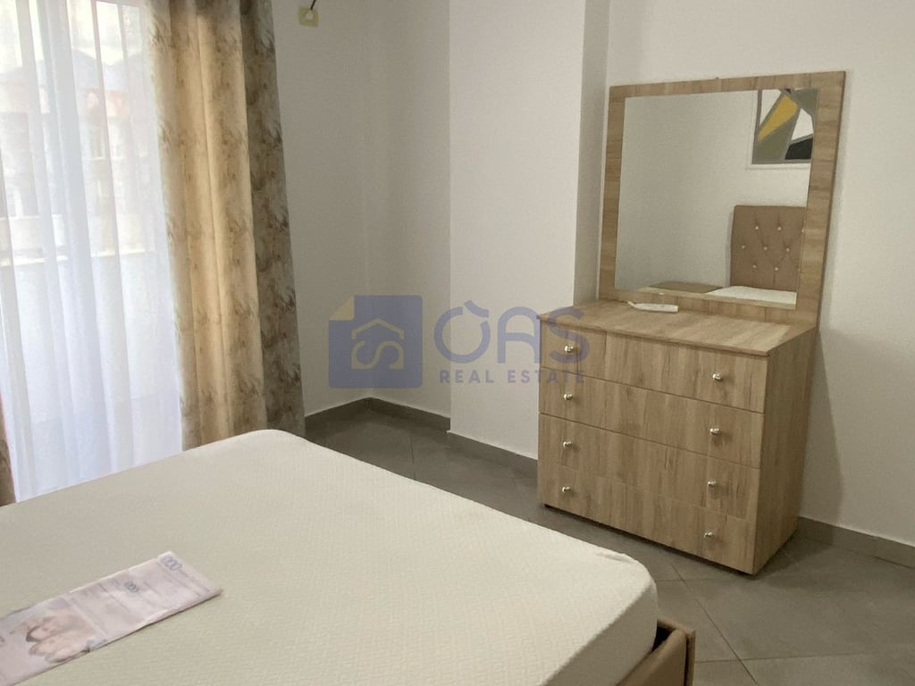 Affittasi appartamento 1+1 ad Astir 400 euro.