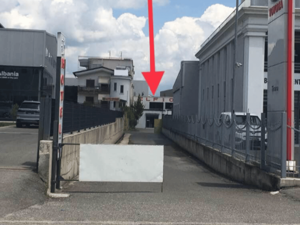 600 m2 warehouse for sale