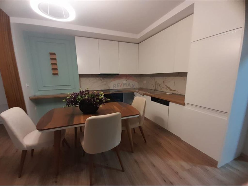 Apartament 2+1 per qira te Komuna Parisit