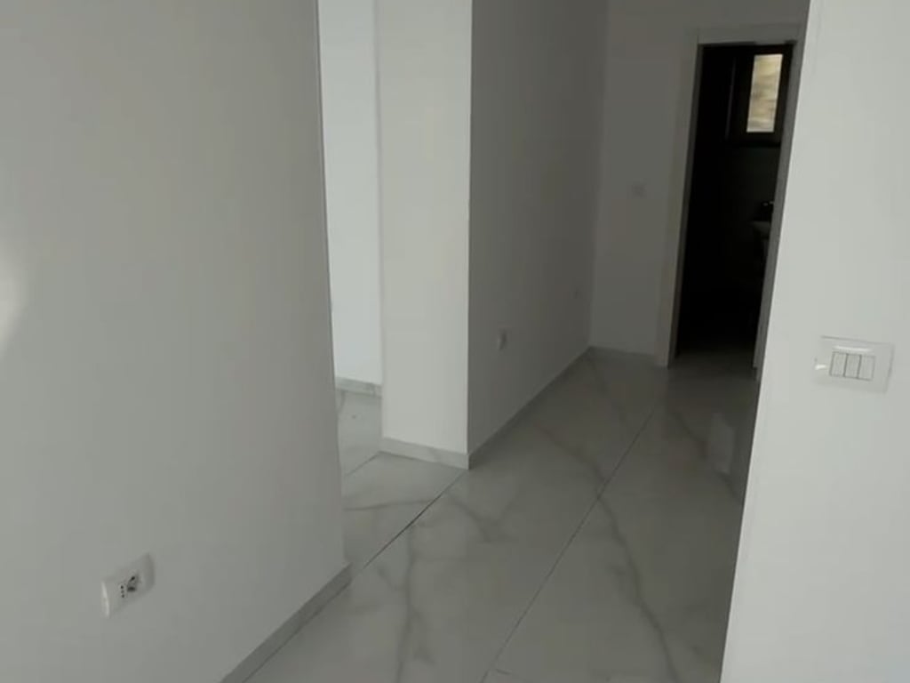Zyre me qera tek Rruga e Dibres (ID BZ2600) Tirane