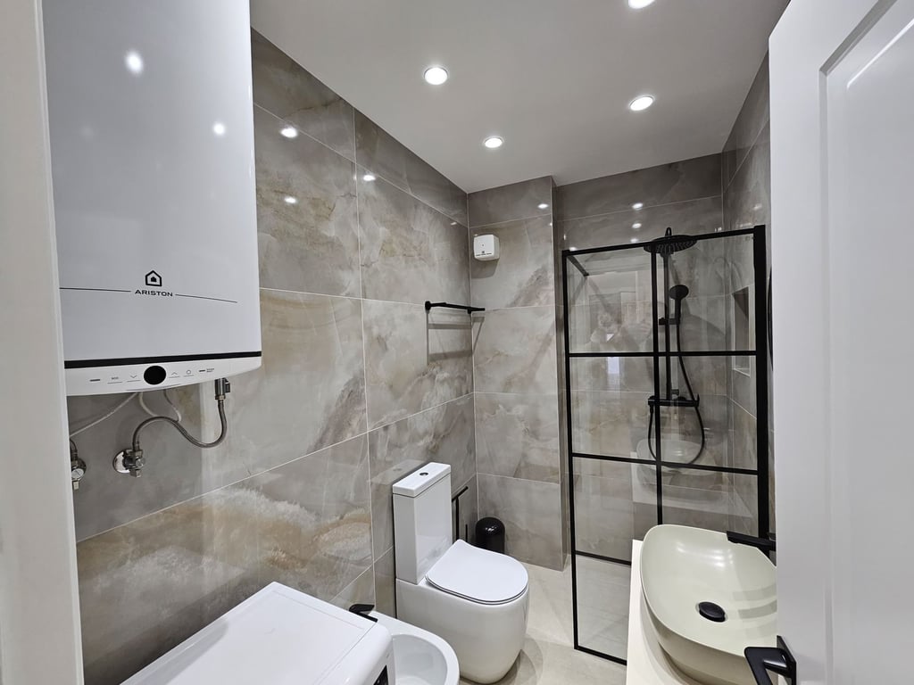 JEPET APARTAMENT 2+1 ME QERA , SELVIA , TIRANE.