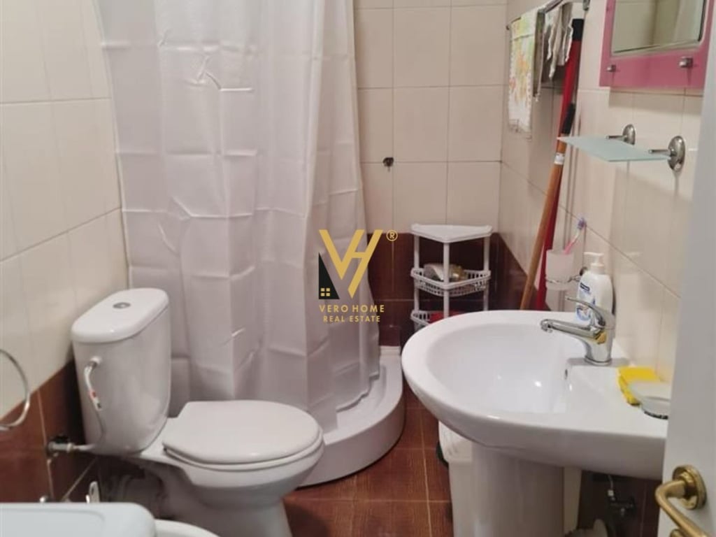 2+1 apartment for rent in Komuna e Parisit, 650 euros.