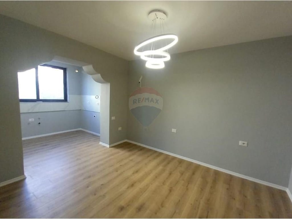 Shitet apartament 2+1 ne Myslym Shyri