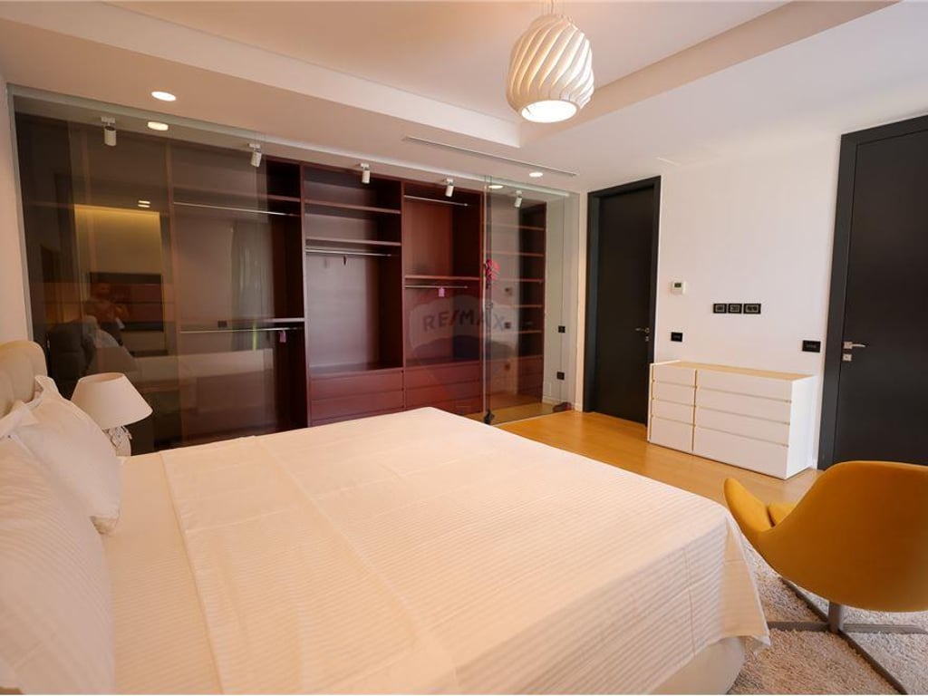 PENTHOUSE LUKSOZ PER SHITJE, KOPSHTI ZOOLOGJIK