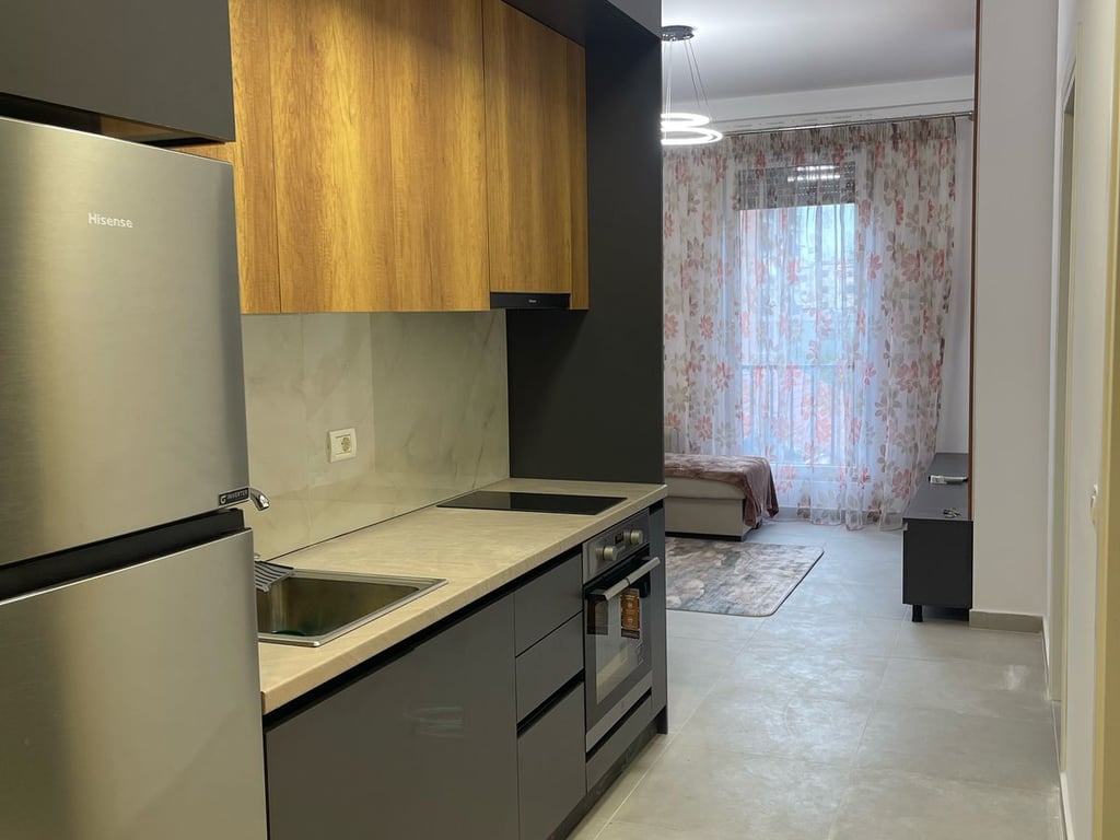 Apartament 1+1 me qira prane Shkolles se Kuqe