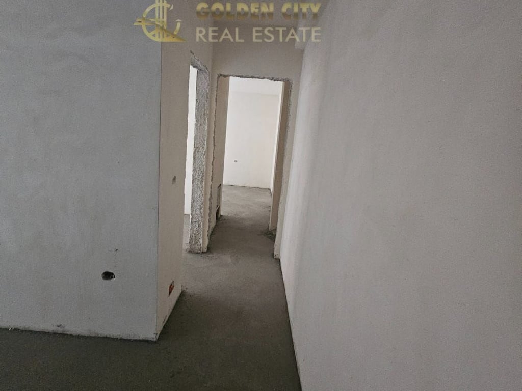 Shitet apartament 2+1+2 Golem