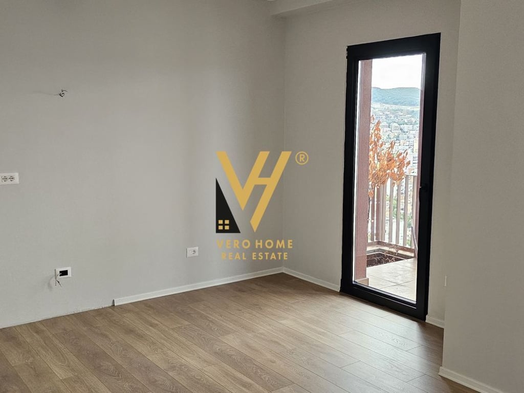 JEPET ZYRE 160M2 ME QERA TE GARDEN BUILDING 2.000 EURO