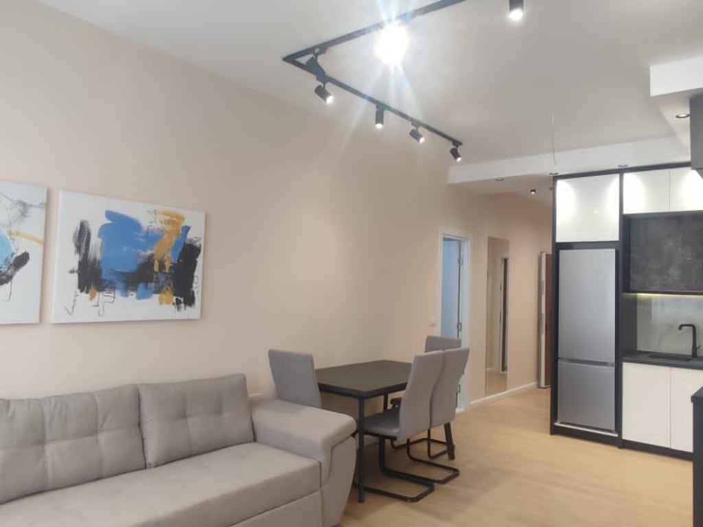 Vendesi appartamento 2+1+1 con balcone.