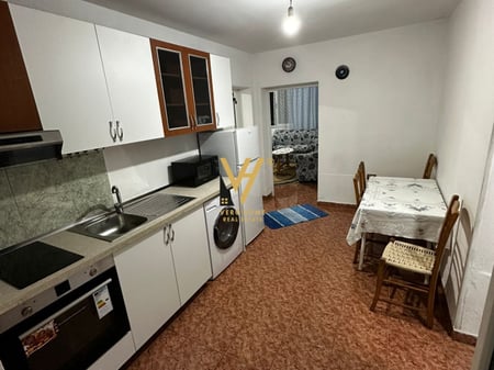 JEPET KATI I NJE VILE ME QERA TE RRUGA HYSEN KAZAZI 40.000 LEKE
