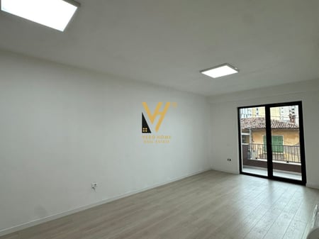 JEPET ZYRE 96 M2 ME QERA TE MYSLYM SHYRI 700 EURO