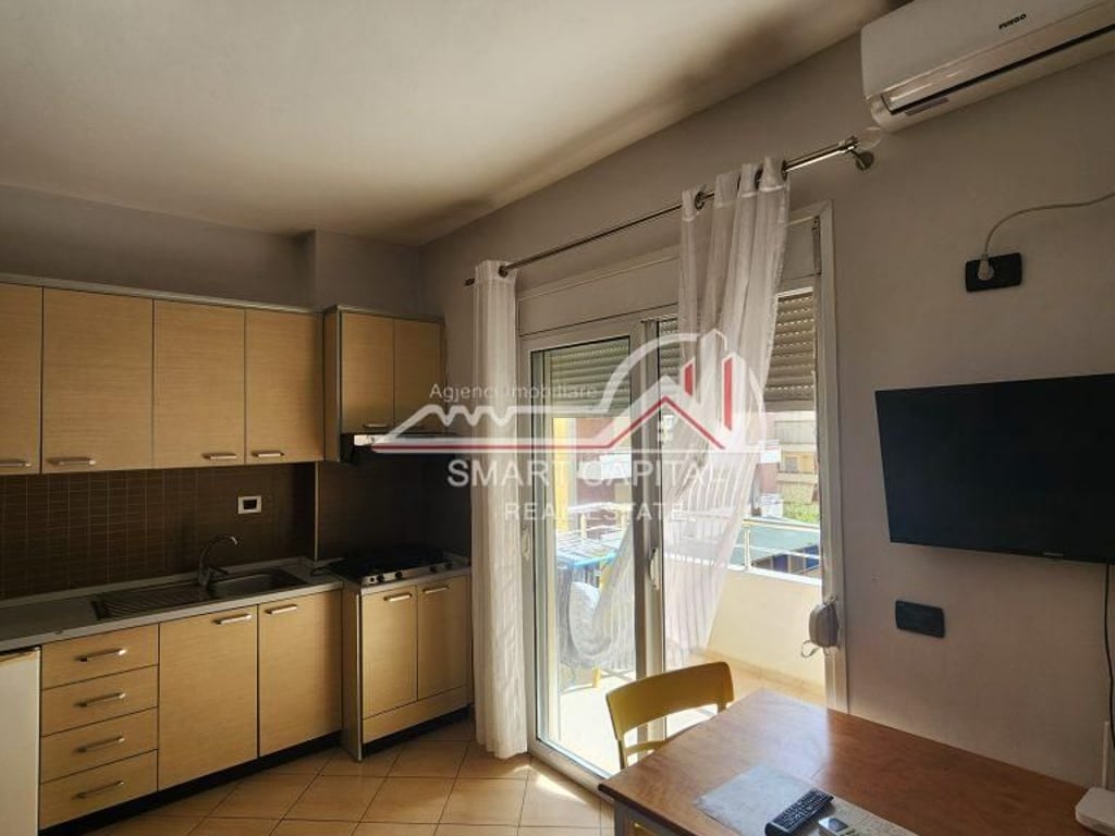 VENDESI IN AFFITTO VICINO AL PORTO, VALONA!