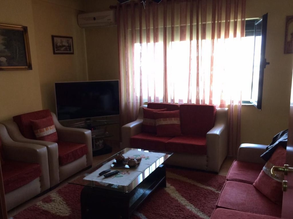 Affittasi appartamento 2+1, via Asim Vokshi vicino a Spak e all'Archivio di Stato 500 mila lekë.