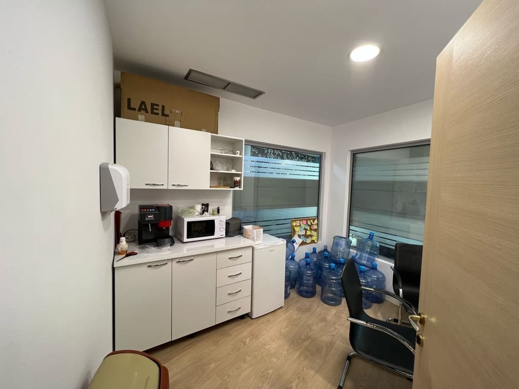 Office for rent on the upper floor with a fantastic view towards the center.