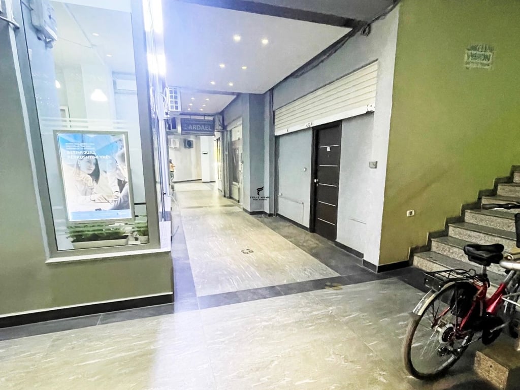 ZYRE ME QERA 60 M2 QENDER 900 EURO
