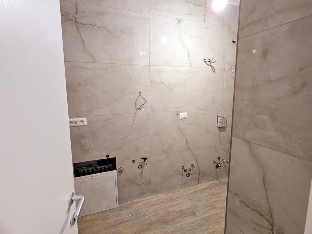 SHITET APARTAMENT 2+1+2 PRANE MARKATES DURRES