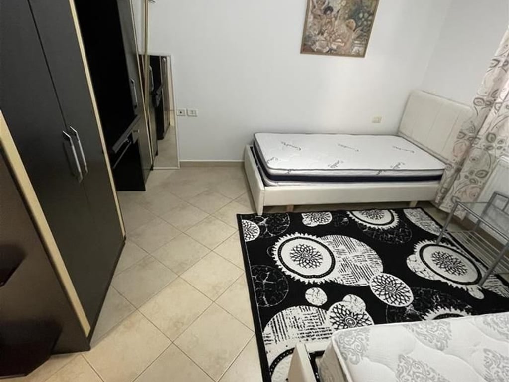 Jepet me qera apartament 2+1+ garazhd te Kodra e Diellit 1