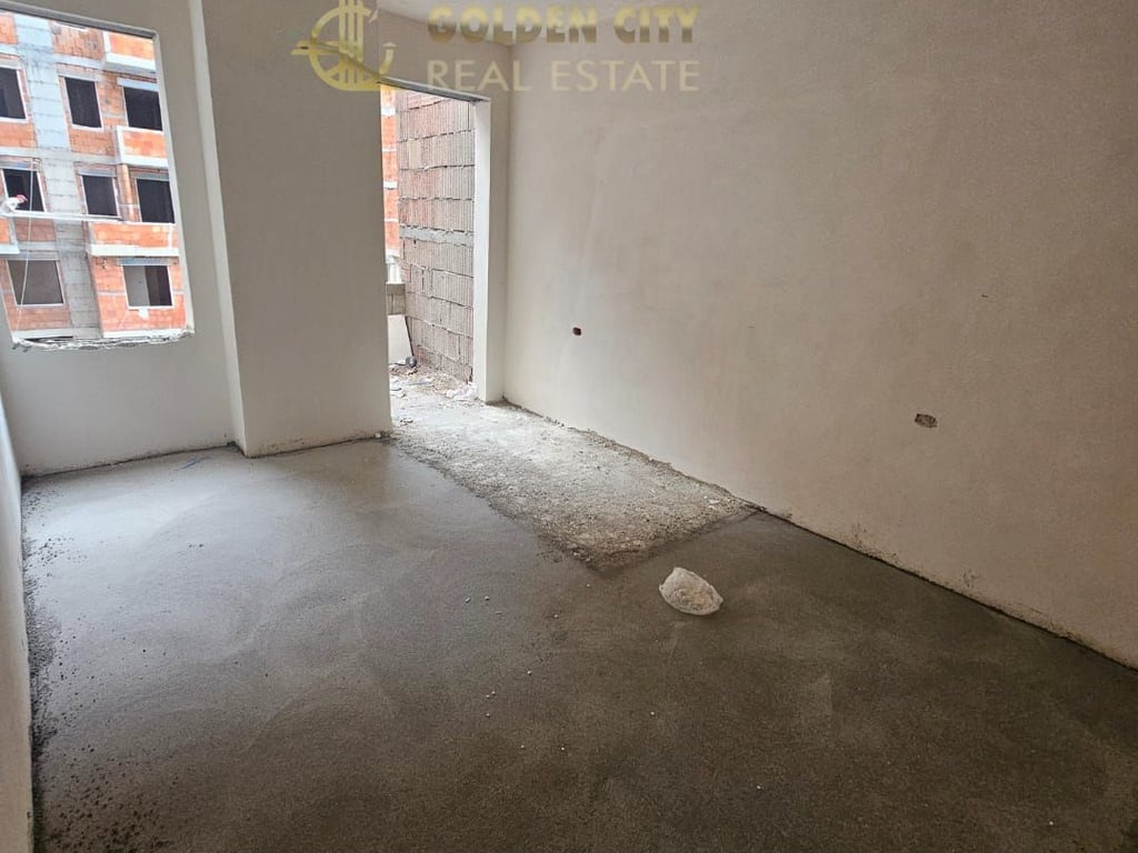 Shitet apartament 2+1+2 Golem