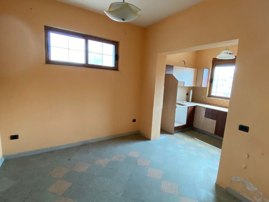 🔥New listing, only 10 m from our office🔥 A 2-story villa for sale, Kavajë center