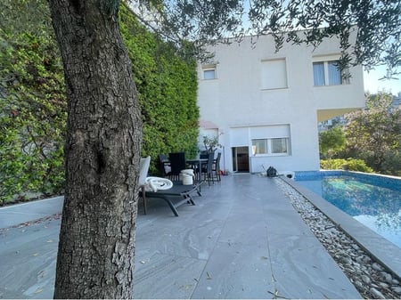 Villa con piscina in affitto a Kodra e Diellit 2!