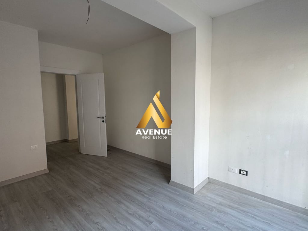 APPARTAMENTO 3+1+2 BAGNI + 2 BALCONI IN VENDITA PRESSO IL BULEVARDI I RI, STAZIONE DEL TRENO, TIRANA