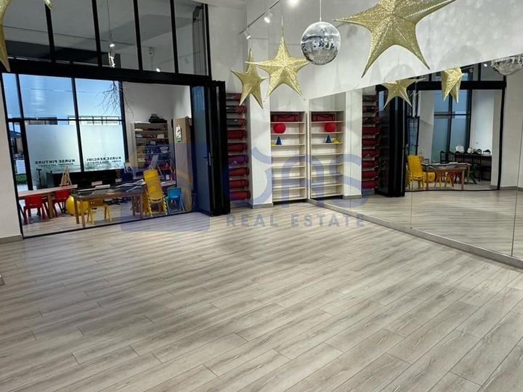 Commercial space for rent – suitable for entertainment and cultural activities.