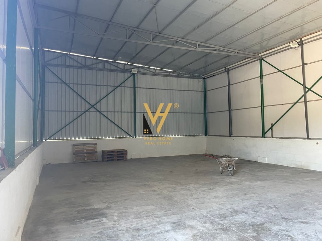 A 200 M2 WAREHOUSE FOR RENT IN PRUSH FOR 100,000 LEK.