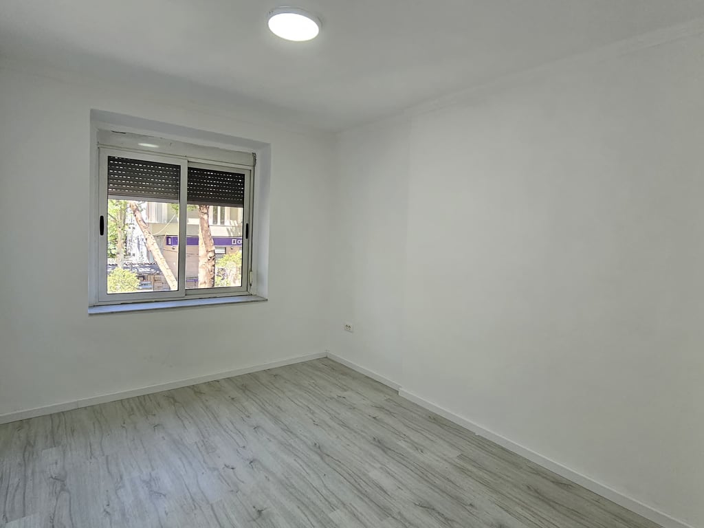 Appartamento 2+1 di fronte alla scuola Harry Fultz, vicino alla Stazione dei Treni!